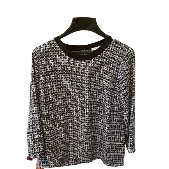 Violet & Claire Woman’s Blouse size Medium - Picture 1 of 3